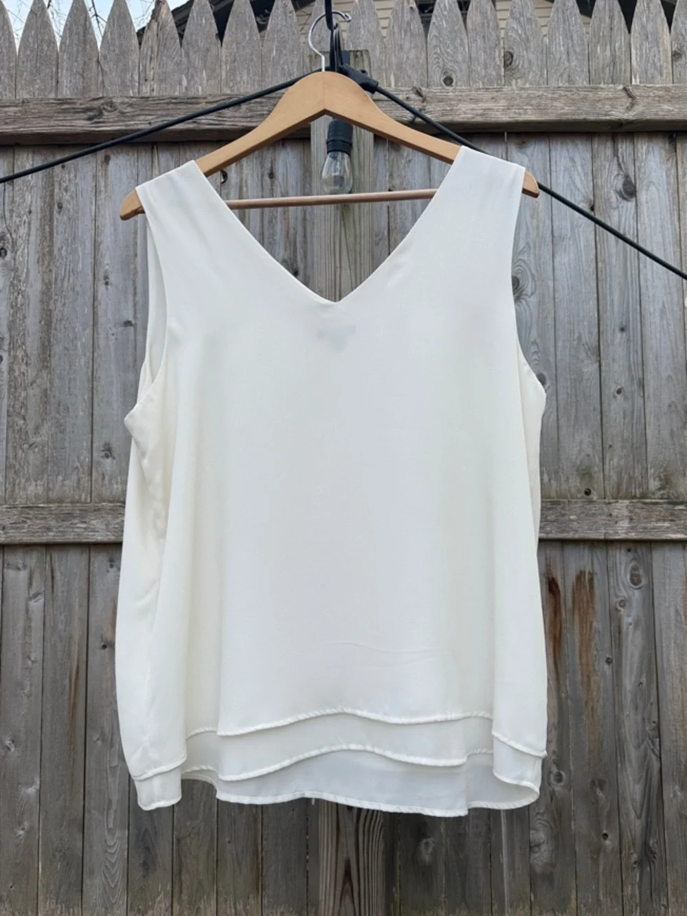 Ann Taylor White V-Neck Layered Shell Camisole Size L Normcore Preppy Neutral - Picture 3 of 3